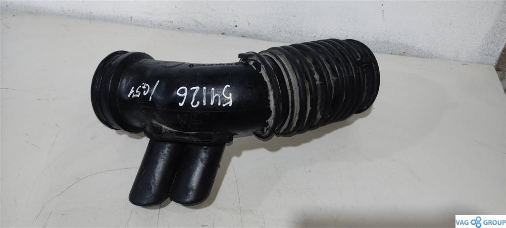 патрубок интеркулера Volvo S60 2 поколение 2011, 1.6 л., бензин, седан, B4164T, 1073497S01, . - фото №1