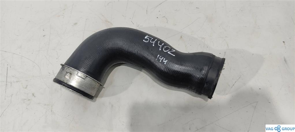 патрубок (трубопровод, шланг) Volkswagen Golf 6 поколение 2010, 1.8 л., бензин, хетчбэк 5 дв., 1K0145834N, 1K0145834H, 1K0145834AM, CCTA, CDAA, CBFA, 1K0145762DK, 1K0145762EJ, 1K0145762FM, 1K0145762FN, 1K0145762HP, 1K0145762HR - фото №1