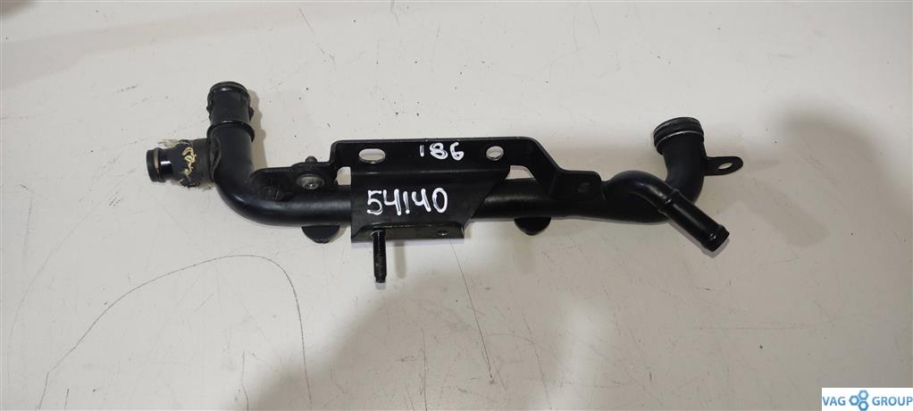 трубка охлаждающей жидкости Volkswagen Jetta 5 поколение 2006, 2.0 л., бензин, седан, BPY, BPJ, BWE, BWA, 06F121065H, BUL, . - фото №1