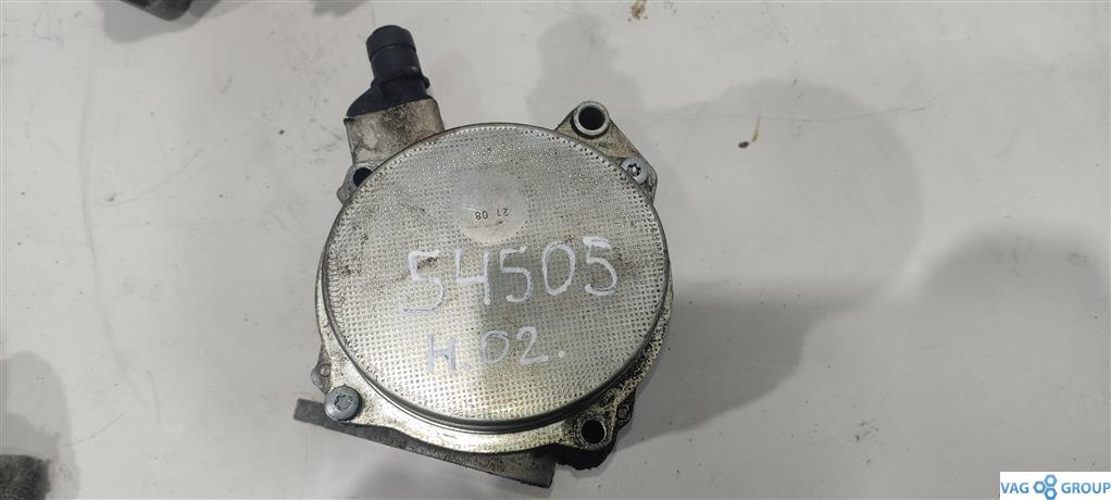 насос вакуумный Skoda Superb 2 поколение 2011, 1.8 л., TFSI, бензин, хетчбэк 5 дв., 06H145100AB, 06H145100S, BYT, BZB, 06H145100AK, CAWB, BZW - фото №1