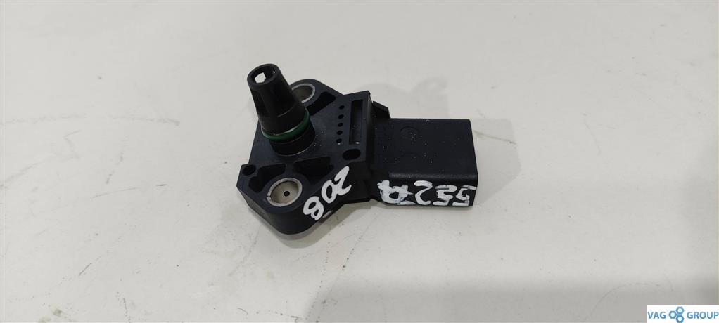 датчик абсолютного давления Volkswagen Passat B7 2013, 1.6 л., TDi, бензин, седан, 038906051C, CAY, BLG, BMY, CAVD, 0281002401, CTHA, CTHE, CAVE - фото №1