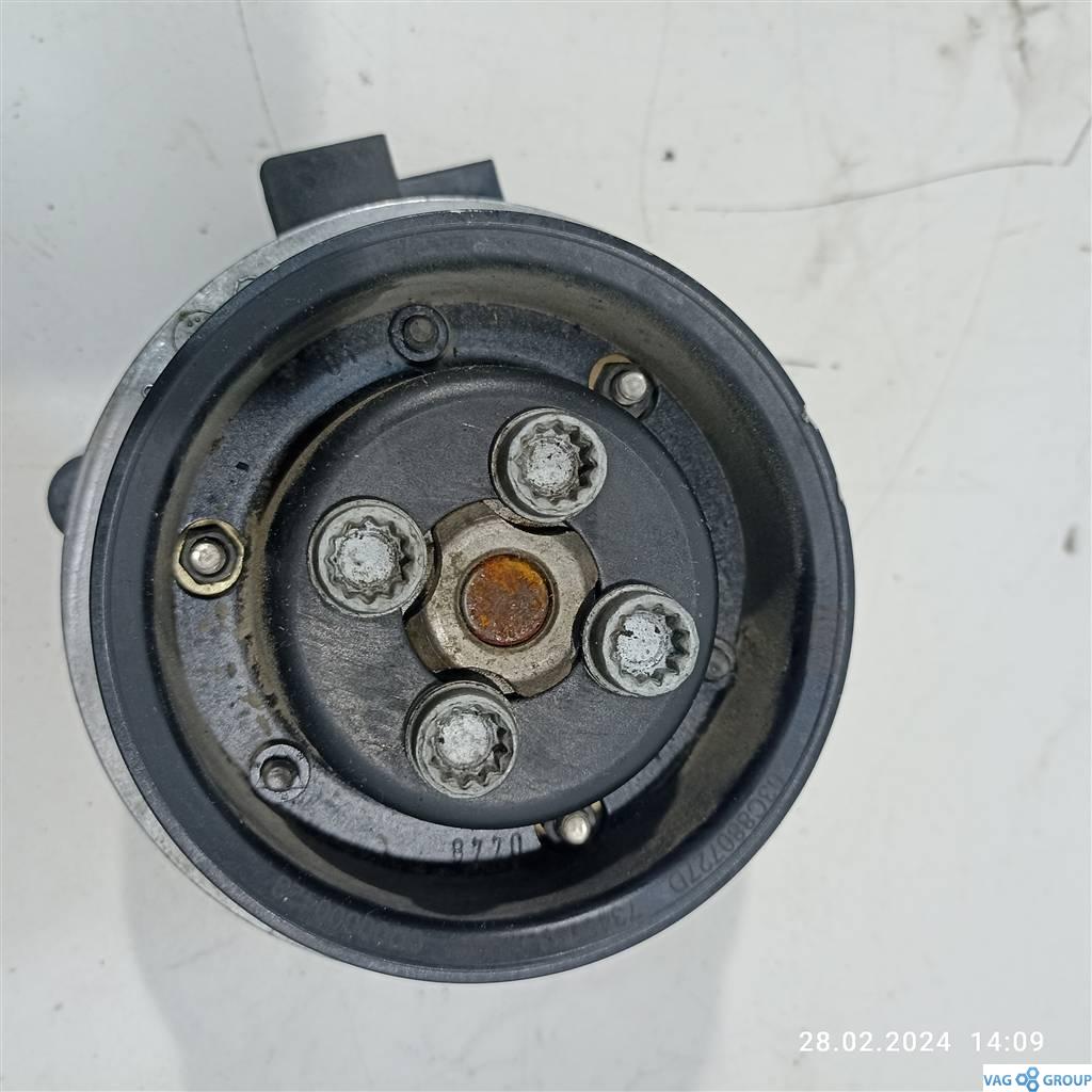 помпа Volkswagen Passat B6 2007, 1.4 л., TSI, BLG, BMY, 03C880727D, 03C121004J, CAVD, CAXA - фото №1