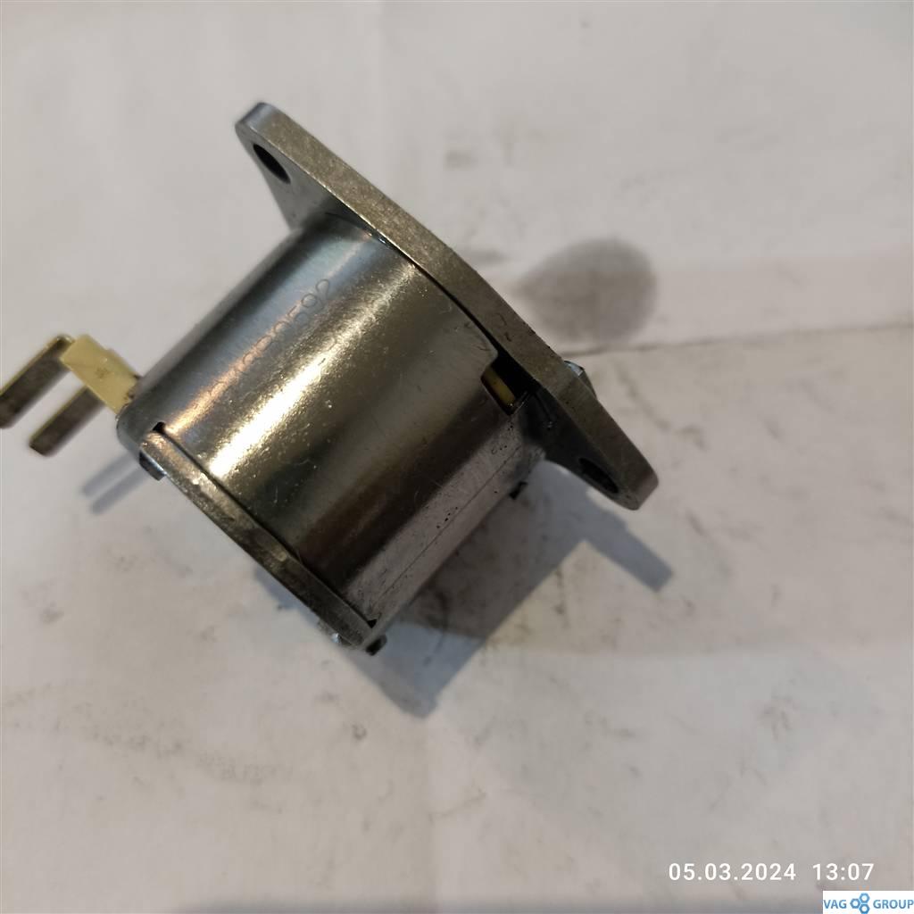 Соленоид (клапан) АКПП Volkswagen Jetta 5 поколение 2008, 2.0 л., TSI, 04CACR006, . - фото №1