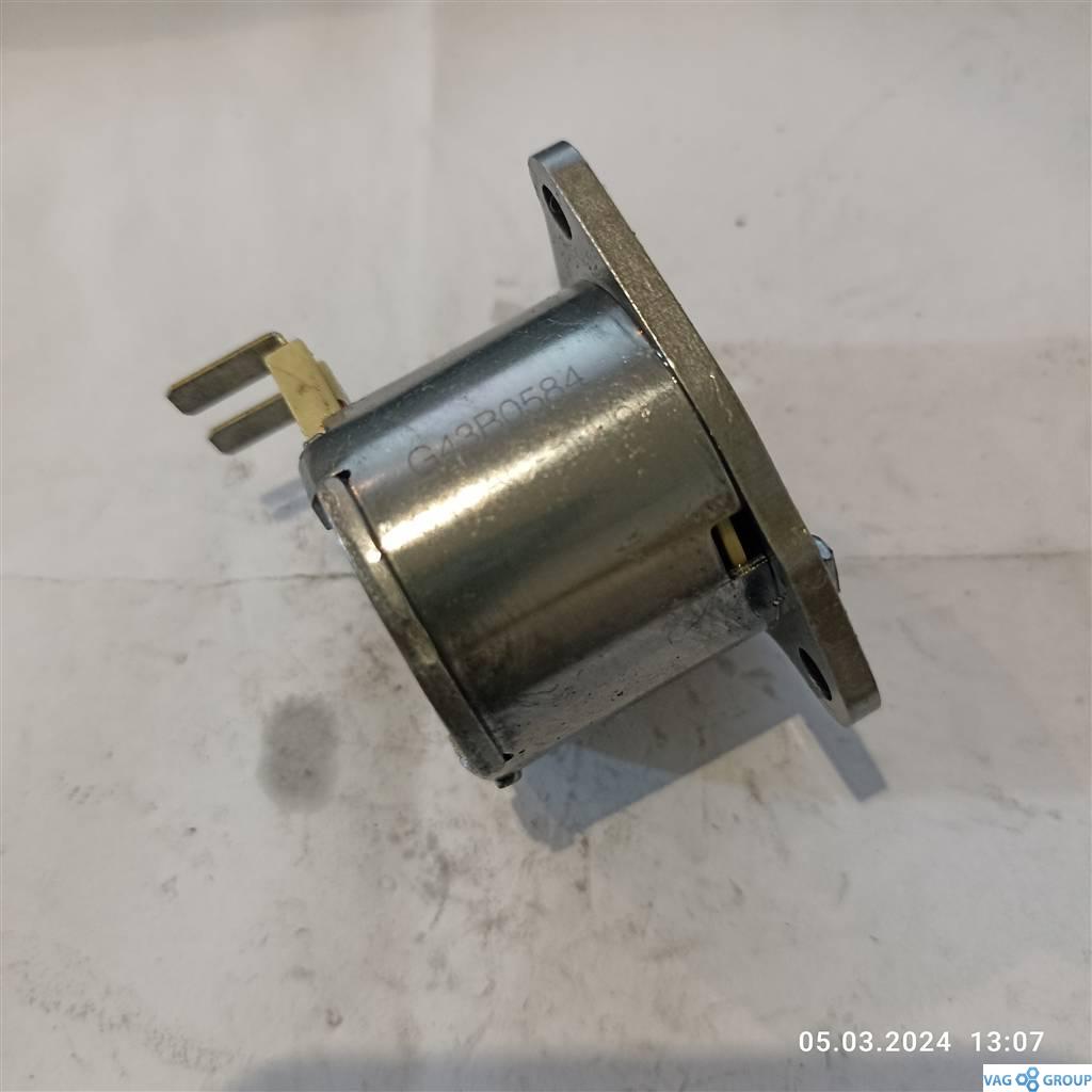 Соленоид (клапан) АКПП Volkswagen Passat CC 1 поколение 2010, 2.0 л., TSI, 04CACR006, . - фото №1