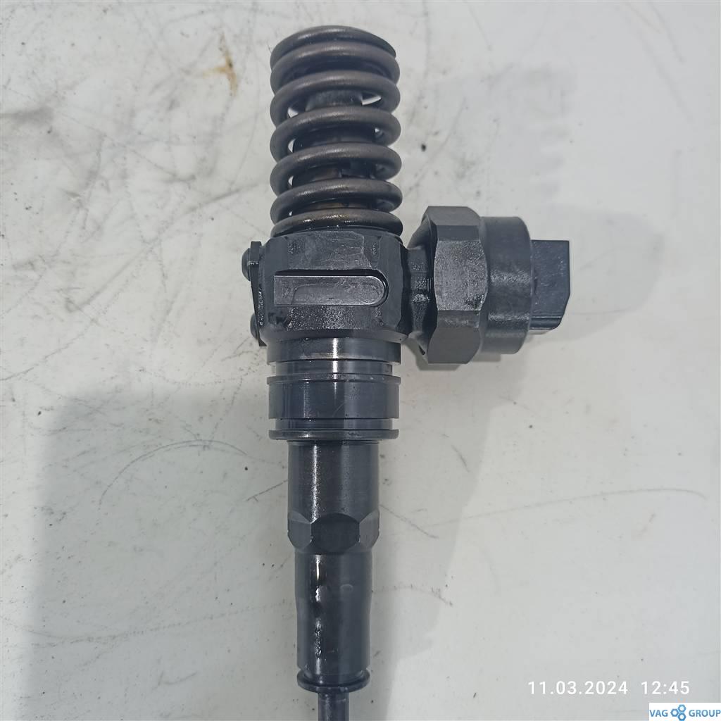 форсунка Skoda Superb 2 поколение 2011, 1.9 л., TDi, ATD, AXB, AXC, BKC, 038130073AG, 038130073AQ, 038130073AM, BXE, BRU, BXF, 0414720208, 0414720213, 0414720215 - фото №1