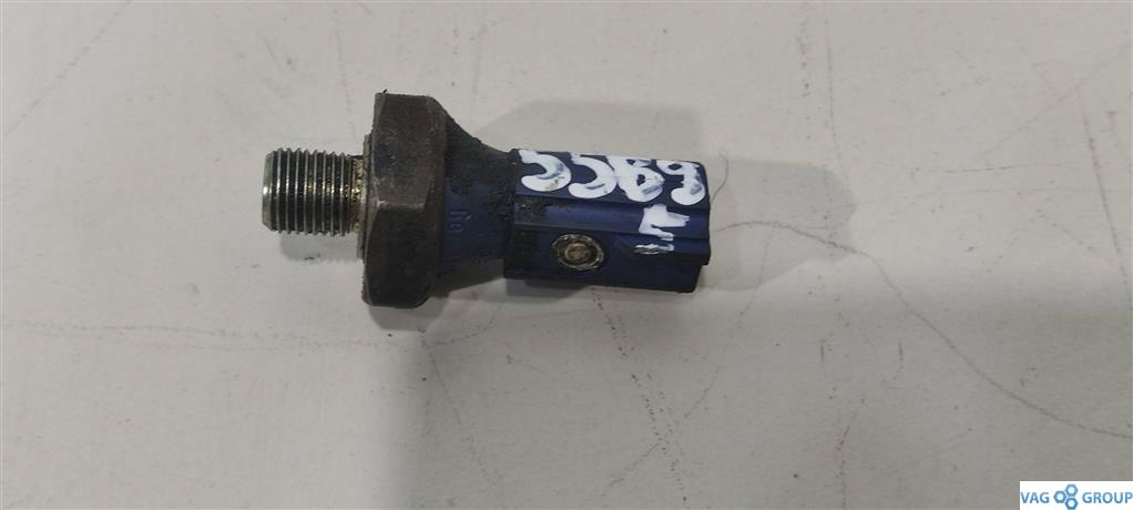 датчик давления масла Volkswagen Passat B7 2013, 2.0 л., TFSI, бензин, универсал, 06H919081A, 04E919081A, . - фото №1