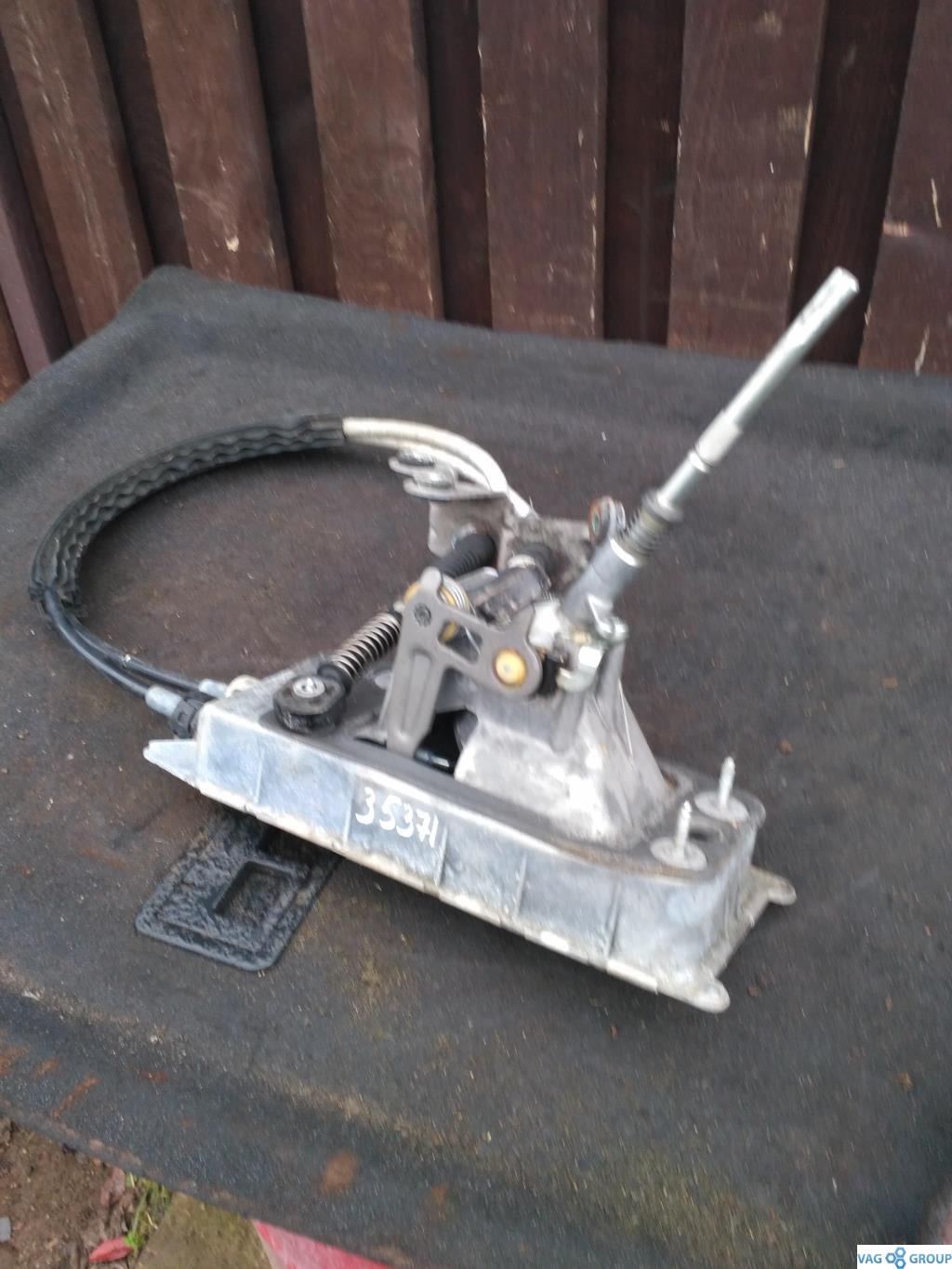 кулиса Volkswagen Jetta 5 поколение 2006, 2.0 л., TFSI, бензин, седан, 1K0711061A, BPY, BMP, BMR, AXX, BWA, BKP, BMA, BVE, BWV, BUZ, BVD, 3C0711049D, BRG - фото №1