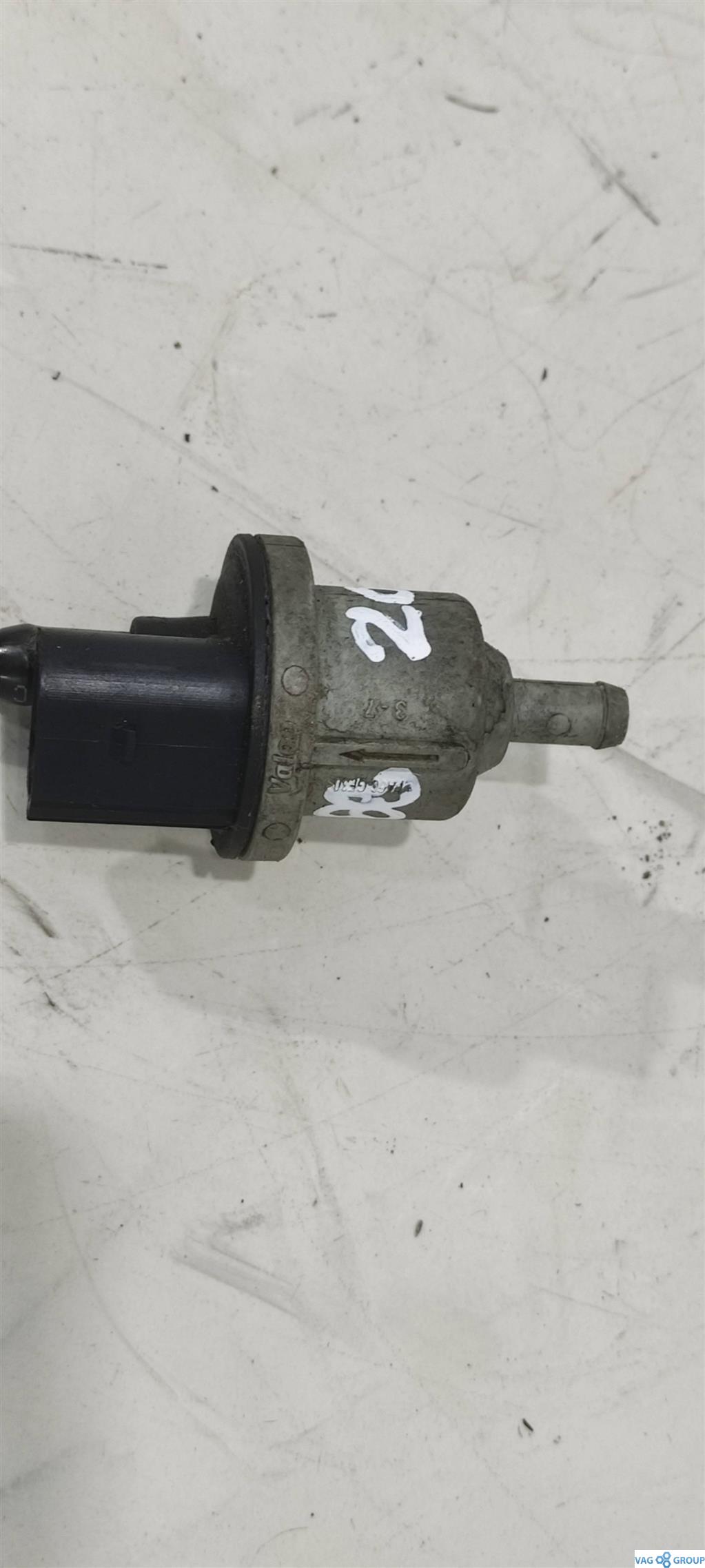 клапан вентиляции топливного бака Volkswagen Jetta 5 поколение 2009, 2.0 л., бензин, хетчбэк 5 дв., BVZ, 06D133517B, BVY, BLY, BVX, 06D133517C - фото №1