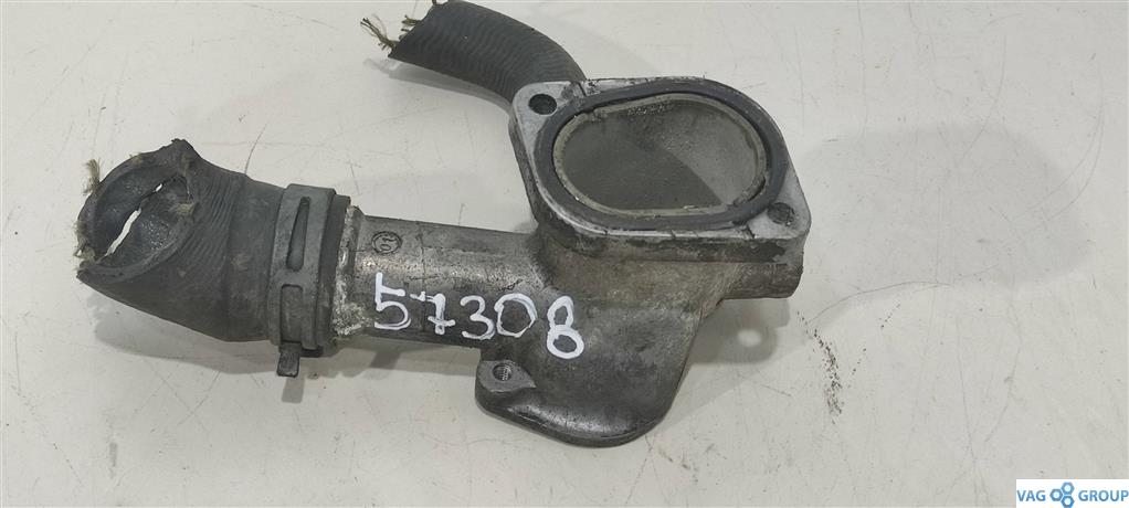 фланец (тройник) системы охлаждения Skoda Octavia 2 поколение (A5) 2006, 1.9 л., TDi, дизель, 038121145, AHF, ALH, ATD, 038121133A, AXR, ASZ, ASV, AGR, AQM - фото №1