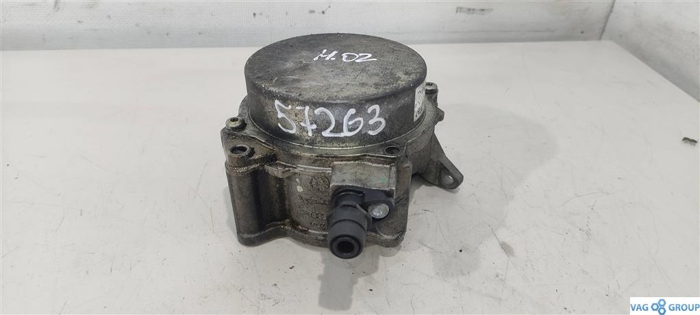 насос вакуумный Skoda Superb 2 поколение 2011, 1.8 л., TFSI, бензин, хетчбэк 5 дв., 06H145100AB, 06H145100S, BYT, BZB, 06H145100AK, CAWB, BZW - фото №1
