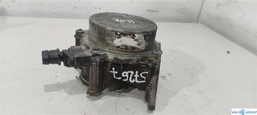 насос вакуумный Skoda Superb 2 поколение 2011, 1.8 л., TFSI, бензин, хетчбэк 5 дв., 06H145100AB, 06H145100S, BYT, BZB, 06H145100AK, CAWB, BZW - фото №1