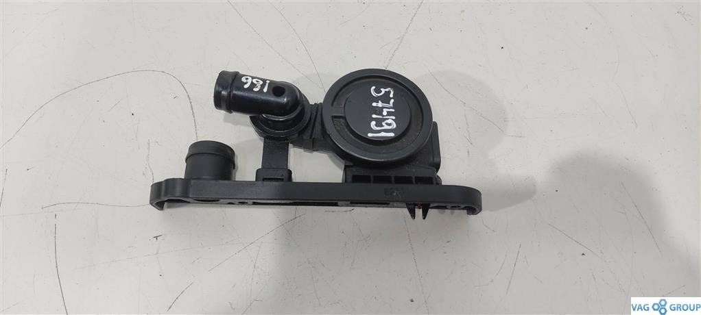 мембрана клапанной крышки Volkswagen Jetta 5 поколение 2009, 2.0 л., бензин, седан, 06F129101N, AXX, BWA, CDL, 06F129101R - фото №1