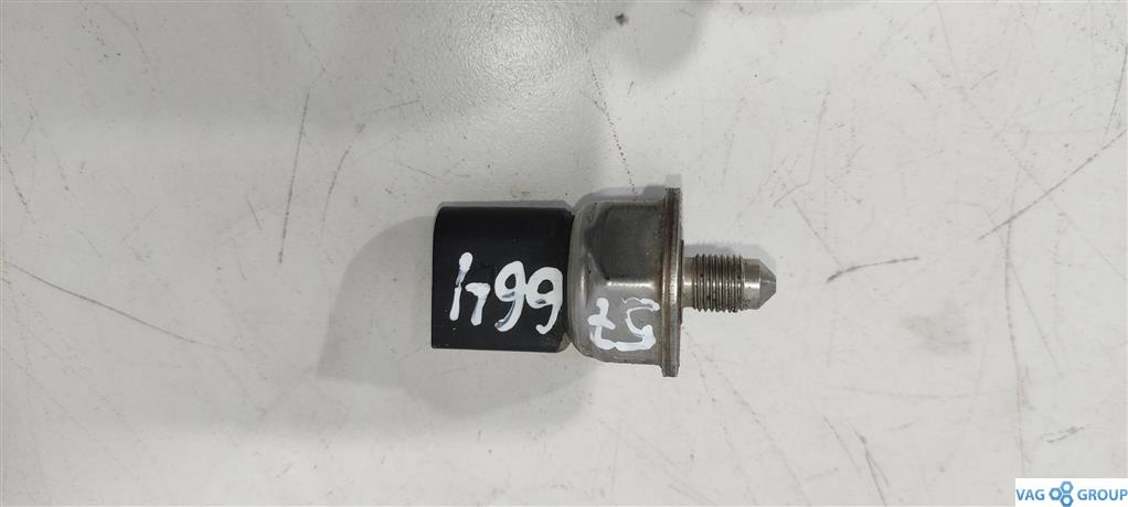 датчик давления топлива Audi A6 4F/C6 2006, бензин, 03C906051D, . - фото №1