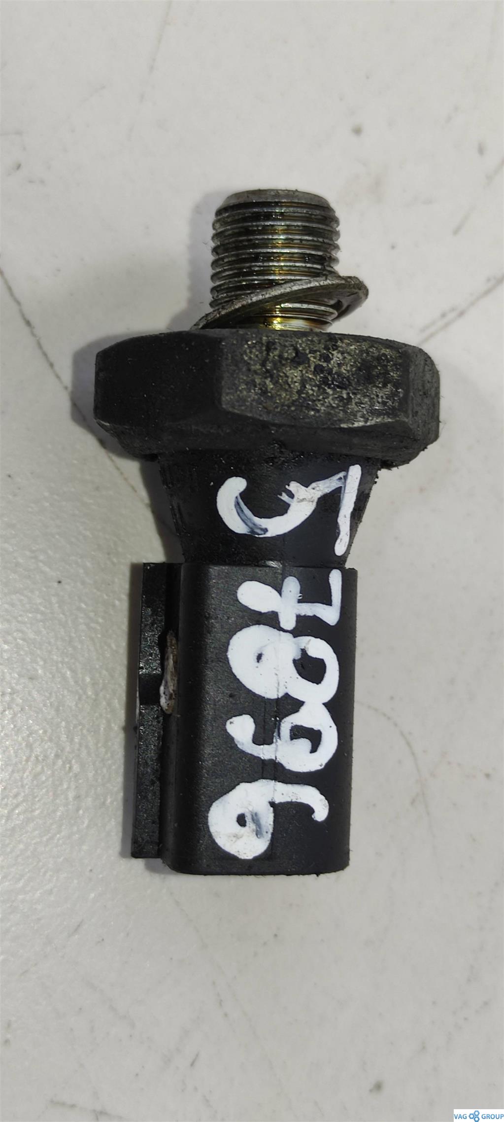 датчик давления масла Audi A4 B7 2006, бензин, 06A919081F, 06A919081J, . - фото №1