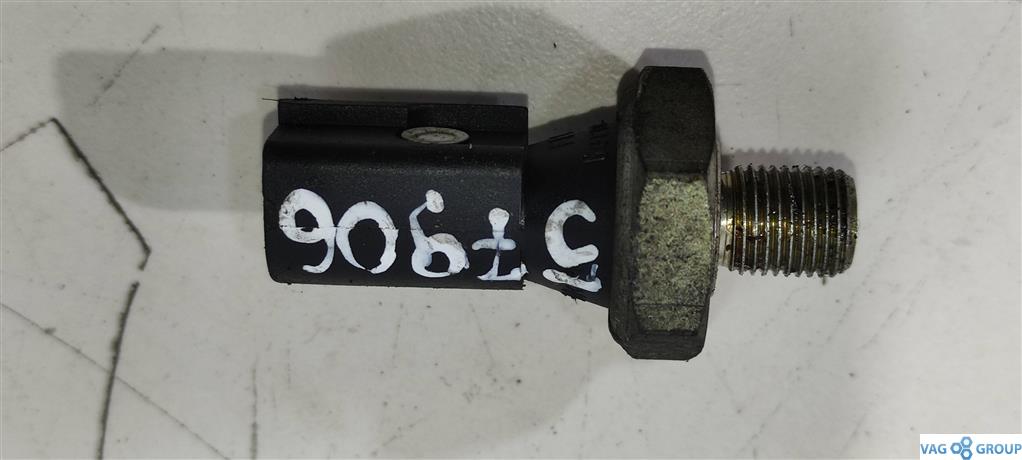 датчик давления масла Audi A4 B7 2006, бензин, 06A919081E, 06A919081D, 06A919081J, . - фото №1