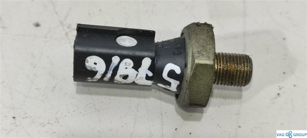 датчик давления масла Audi A4 B7 2006, бензин, 06A919081E, 06A919081D, 06A919081J, . - фото №1