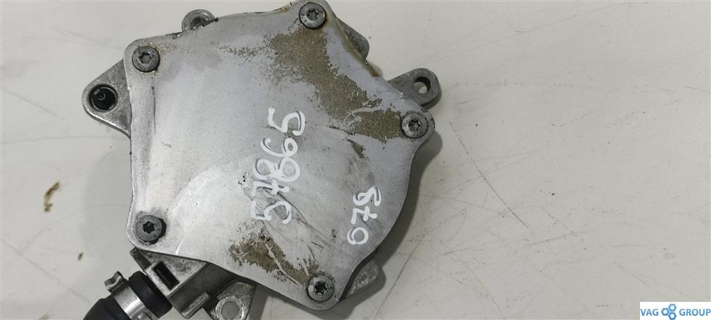 насос вакуумный Volkswagen Golf 5 поколение 2007, 2.0 л., TFSI, бензин, хетчбэк 5 дв., 06D145100E, BPG, AWA, BPY, BWE, 06D145100G, AXX, BWA, 06D145100H, BWT, 06D145100F, BGB, BUL, BYK, BYD, . - фото №1