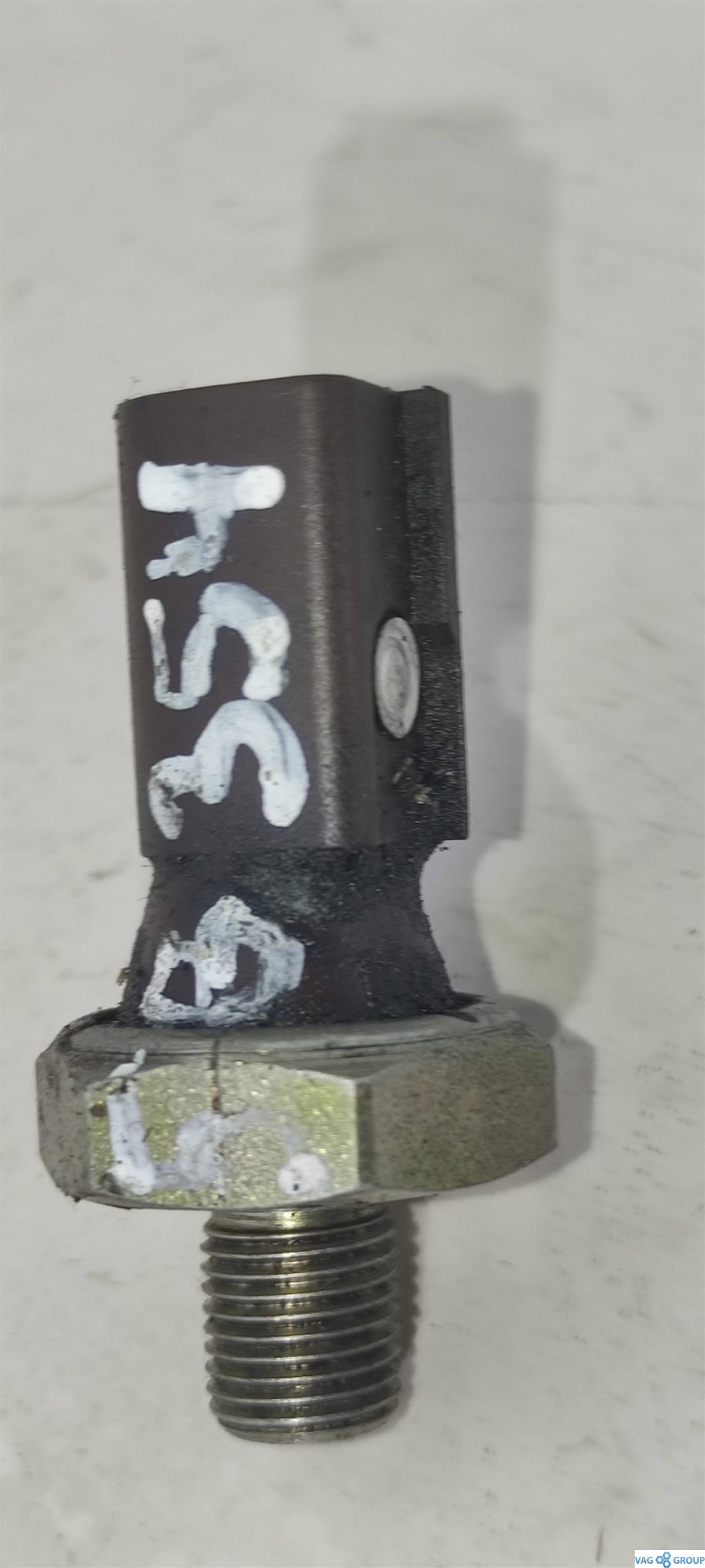 датчик давления масла Audi A4 B7 2006, 2.0 л., TFSI, бензин, седан, 038919081D, 038919081C, 038919081K, . - фото №1