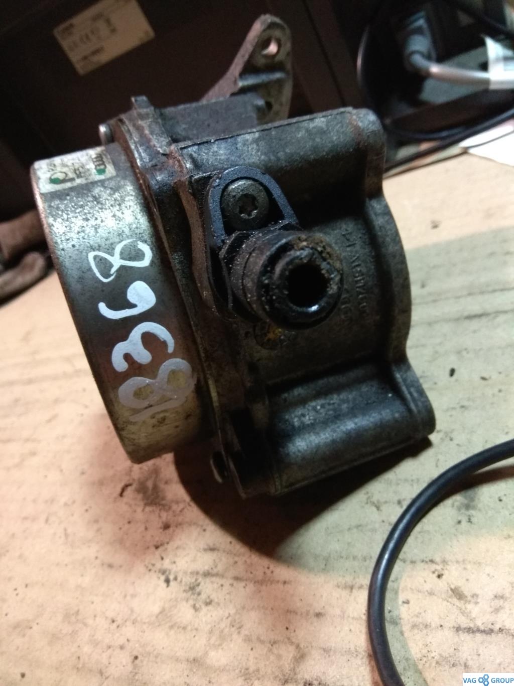 насос вакуумный Volkswagen Golf 5 поколение 2007, 2.0 л., TFSI, бензин, хетчбэк 5 дв., 06H145100AB, 06H145100S, BZB, 06H145100AK, CAWB, CCTA, CGYA, CCTB, CBFA - фото №1