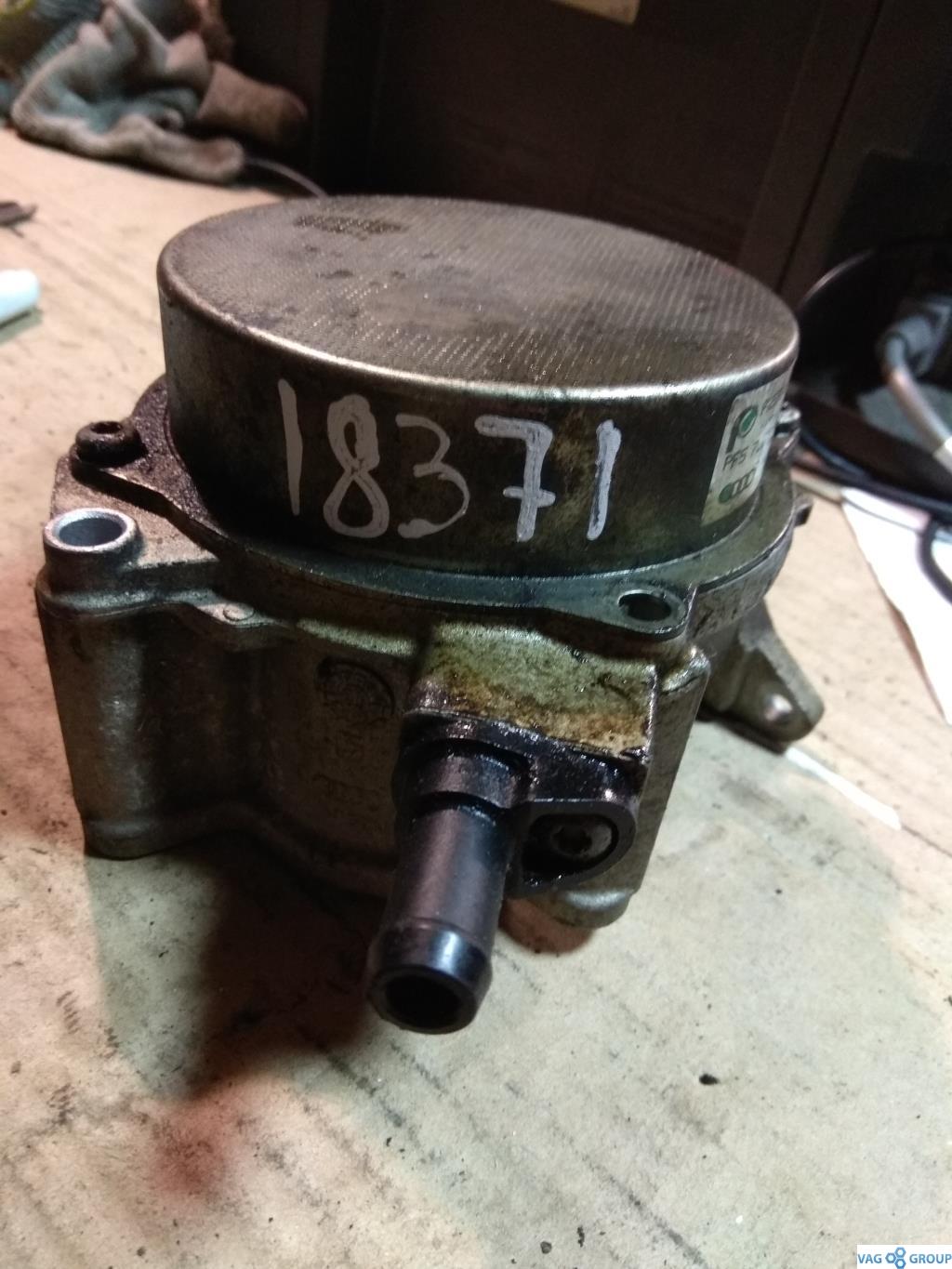 насос вакуумный Skoda Superb 2 поколение 2011, 1.8 л., TFSI, бензин, хетчбэк 5 дв., 06H145100AB, 06H145100S, BYT, BZB, 06H145100AK, CAWB, BZW - фото №1