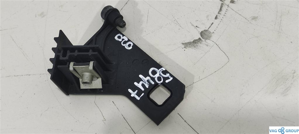 крепление фары правой Audi A4 B8/8K 2010, бензин, 8K1941122, . - фото №1