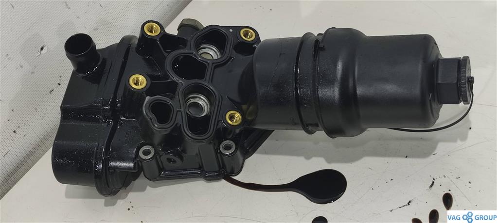 корпус масляного фильтра Volkswagen Passat B6 2006, 2.0 л., TFSI, бензин, седан, 06F115397F, BPG, BPY, BPJ, BWE, 06F115397J, 06F115397H, AXX, BWA, BWT, BGB, BUL, BYK, BYD - фото №1