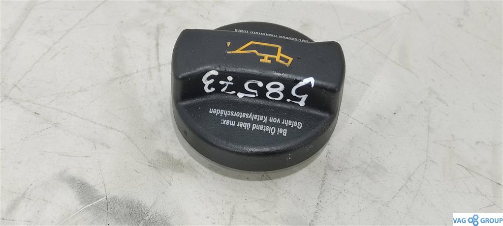 пробка маслозаливная Volkswagen Transporter T5 2006, 2.5 л., TDi, дизель, 06B103485B, 028103485, 06A103485C, AXE, AXD, 06A103485F, 06B103485C, BLJ, BNZ, BPC - фото №1