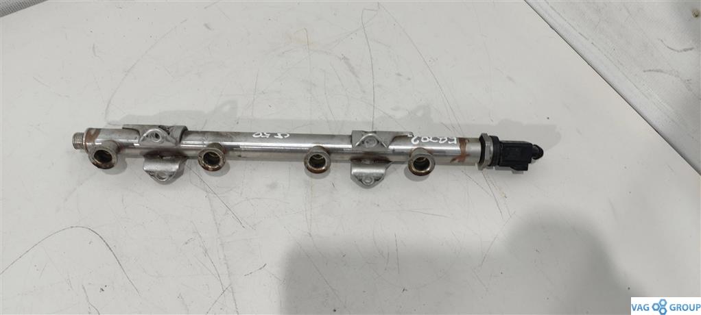 датчик давления топлива Volkswagen Passat B8 2016, 1.4 л., FSI, бензин, седан, 06J906051F, 0261545079, 06J906054J, . - фото №1