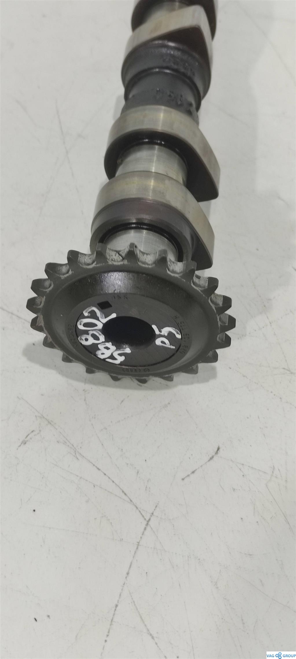 Распредвал выпускной Audi A4 B6 2003, 1.8 л., бензин, седан, AWT, AWM, ANB, APU, AVJ, AEB, APT, BFB, 06A107065J, BEX, ADR, AWU, AWV, BKF, AVV - фото №1