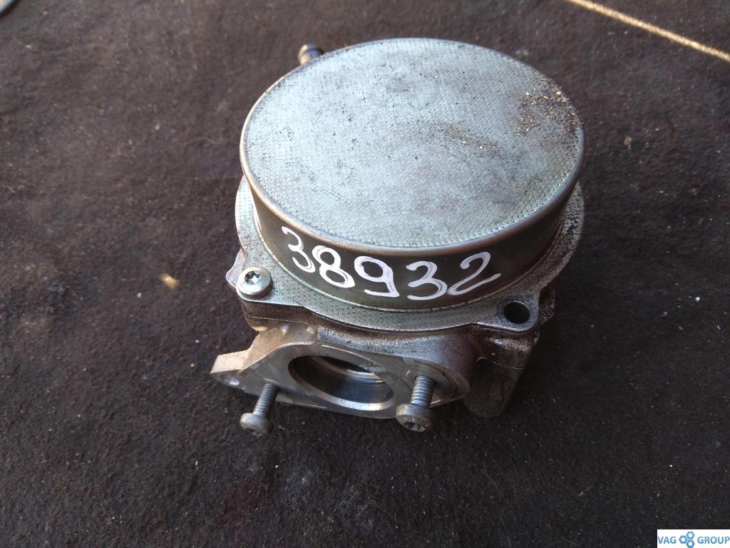 насос вакуумный Skoda Superb 2 поколение 2011, 1.8 л., TFSI, бензин, хетчбэк 5 дв., 06H145100AB, 06H145100S, BYT, BZB, 06H145100AK, 06H145100AD, CAWB, BZW - фото №1