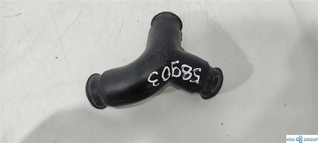 патрубок вентиляции картера Volkswagen Passat B5 1998, 1.8 л., бензин, AWT, AHL, APU, AEB, 06B103221P, ADP, ADR, AGZ, ARM, ANA, ABY, ADU, . - фото №1