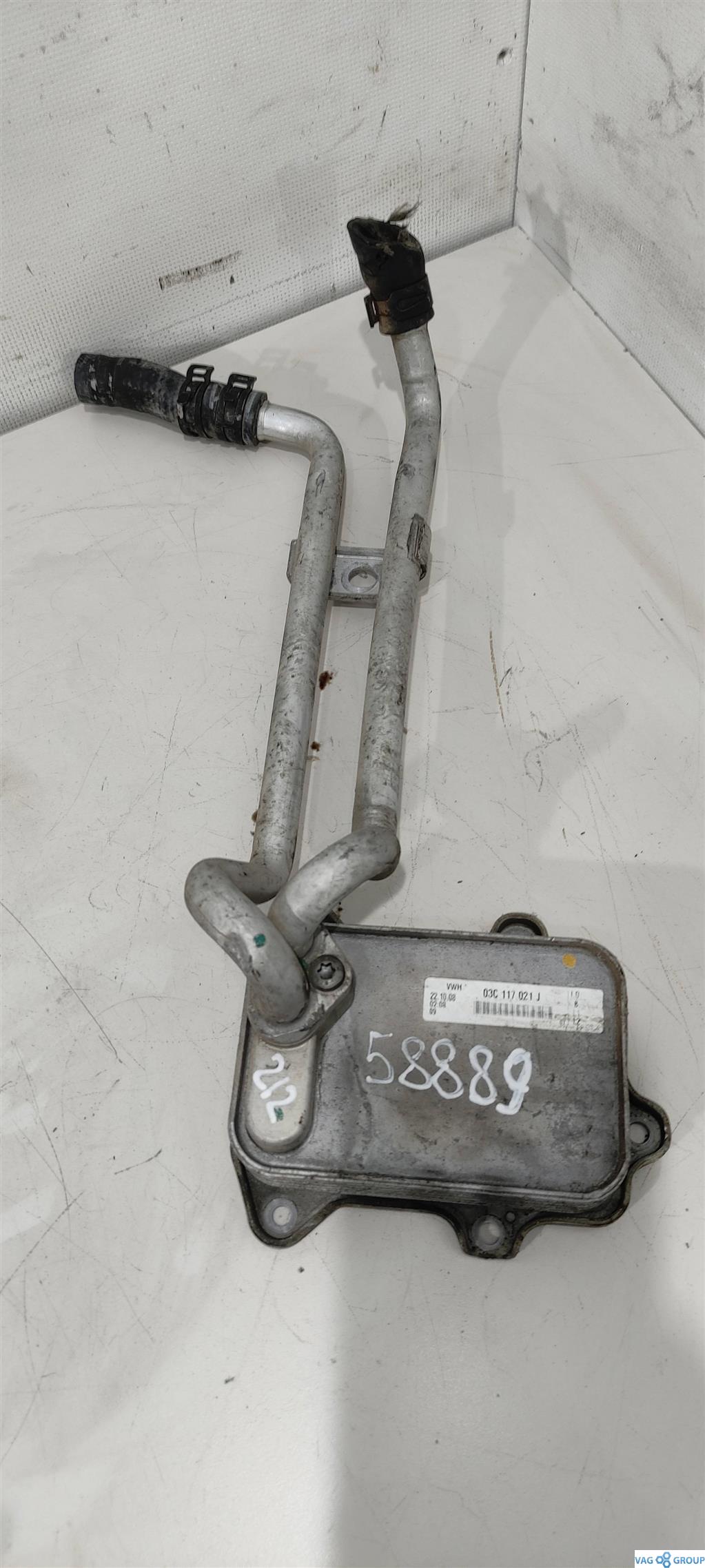 радиатор масляный Volkswagen Passat B6 2009, 1.4 л., бензин, седан, BLG, BMY, CAV, CTH, 03C117021J, 03C117021E, CAXA, BLF, CNW, CTK, . - фото №1