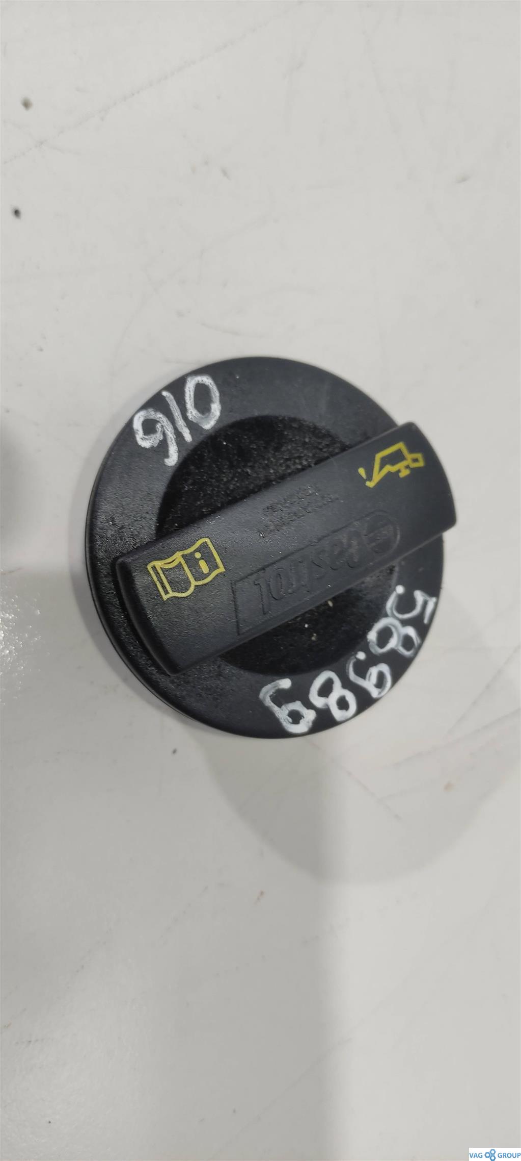 пробка маслозаливная Volkswagen Passat B7 2013, 1.8 л., TSI, бензин, седан, CDH, CFK, 06C103485T, 06C103485P, CAE, CAB, BYJ - фото №1