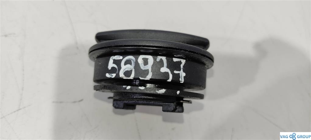 пробка маслозаливная Volkswagen Passat B6 2007, 2.0 л., FSI, бензин, хетчбэк 5 дв., BVY, BLR, AXW, 06C103485T, 06C103485P - фото №1