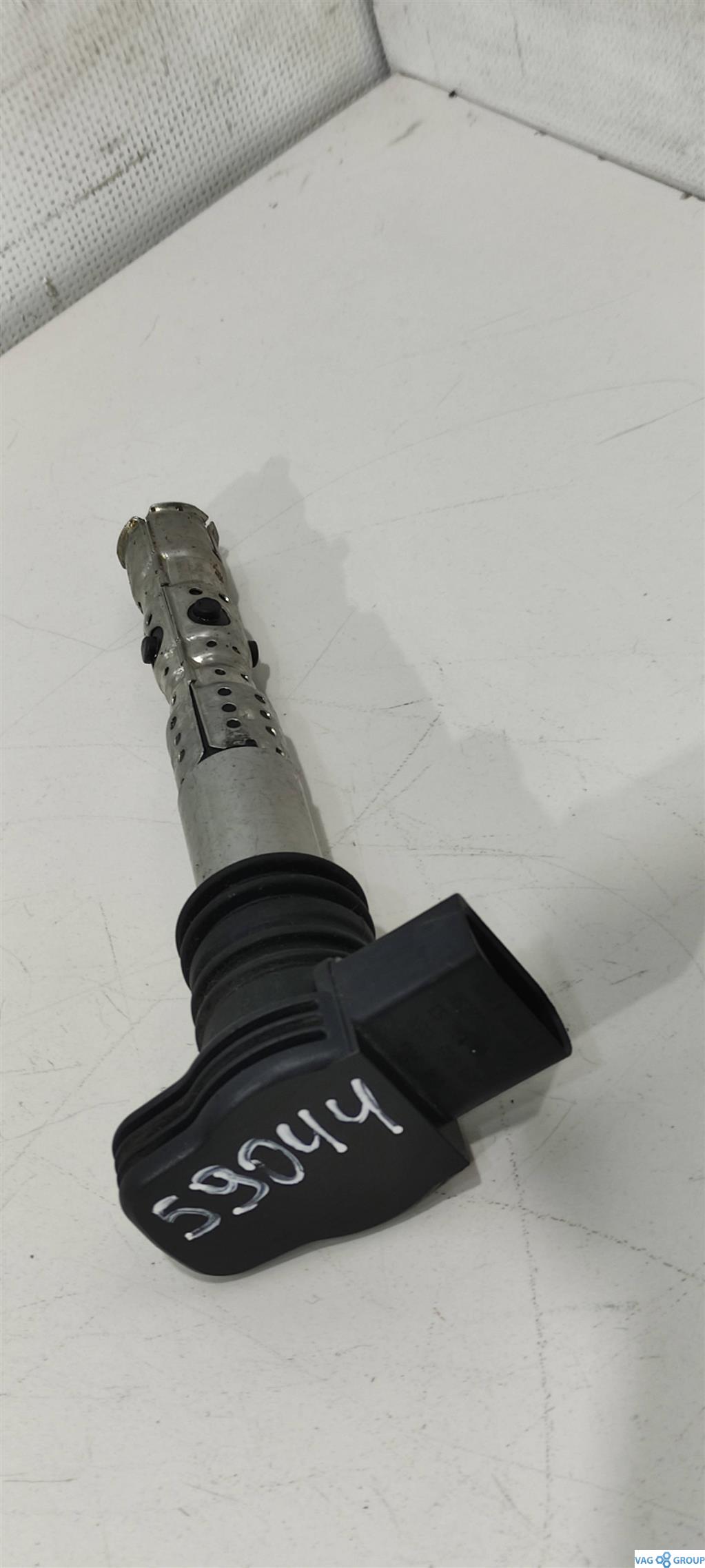 катушка зажигания Audi A6 4B/C5 2000, 1.8 л., бензин, седан, AVF, AVB, AKN, 06B905115L, AWT, AWM, ALT, AUM, 06B905115R, AWX, 06A905115D, AUQ, ALZ, AWV, ARY, ARX, 06B905115S, AWD, AWW, BAU - фото №1