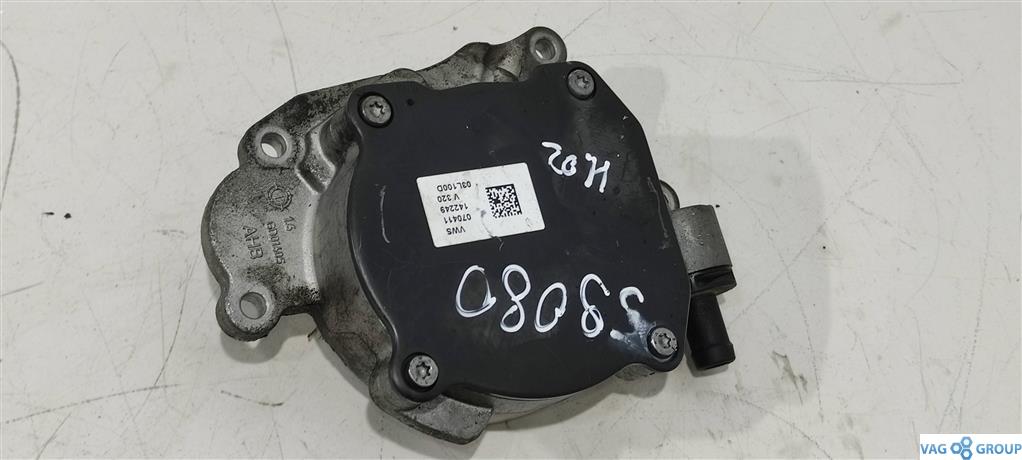 насос вакуумный Volkswagen Passat B7 2013, 2.0 л., TDi, дизель, седан, 03L145100D, CBAA, CBAB, CBDC, CLCA, CFF, CFG, CGLC, CMGB, CFJA, CJAA, CFHC, CBDA, CAYD, CAYE, CEGA, CLJA, CLLB, CJCA, 03L145100C - фото №1