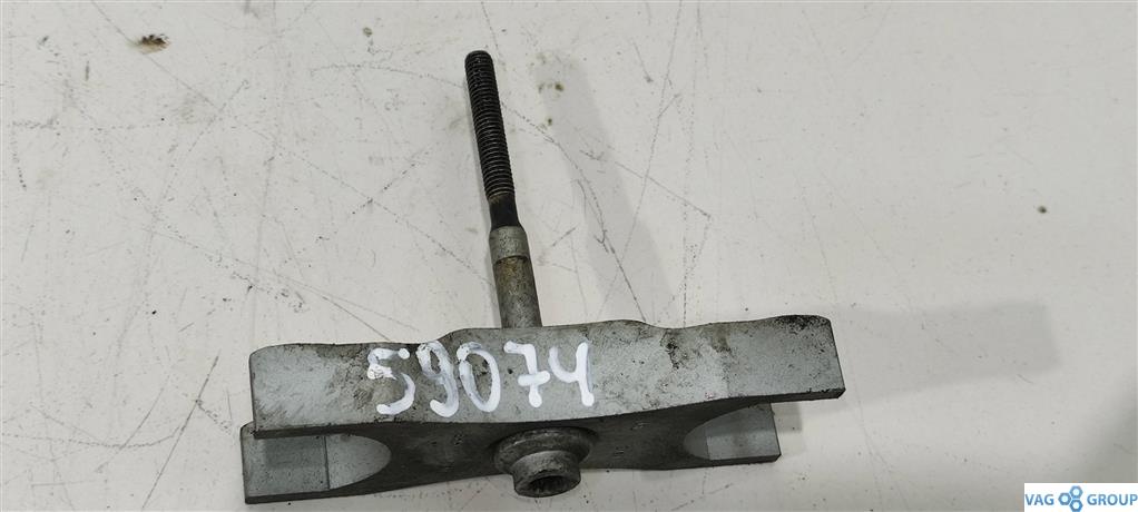 крепление форсунки Volkswagen Passat B7 2013, 2.0 л., TDi, дизель, седан, 03L130216A, CFF, 03L216A - фото №1