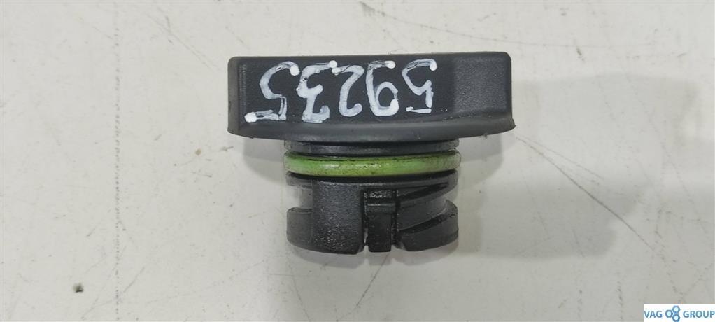 пробка маслозаливная Ford Focus 3 поколение 2013, 1.6 л., бензин, хетчбэк 5 дв., EP6, 5FX, 5GY, 5FW, 5FT, N12B16A, 5F0, 5F04, 5F01, 10FHCK, 5F01EP6C, 5FH, 5FS, N12B16, N16B, N16B16, 10FJAU, 10FJCG, EP6DT, 5G0, 5G02, 5GZ, EP6FDT, FDTM, EP6FDTM, N12, N12B, N16, N16B16A, PSA5FT, V753354980N - фото №1