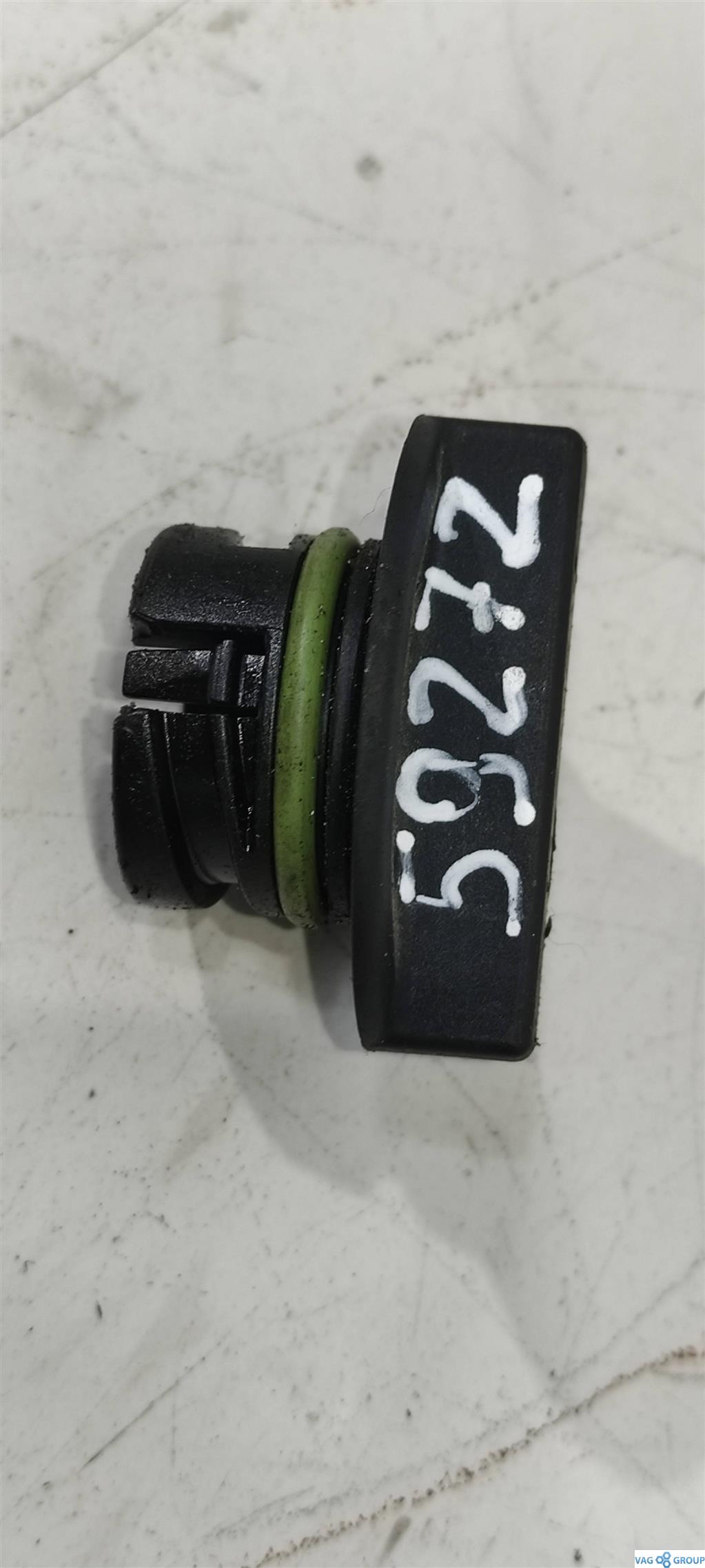 пробка маслозаливная Volvo S60 2 поколение 2011, 1.6 л., бензин, седан, EP6, 5FX, 5GY, B4164T, 5FW, 5FT, N12B16A, 5F0, 5F04, 5F01, 10FHCK, 5F01EP6C, 5FH, 5FS, N12B16, N16B, N16B16, 10FJAU, 10FJCG, EP6DT, 5G0, 5G02, 5GZ, EP6FDT, FDTM, EP6FDTM, N12, N12B, N16, N16B16A, PSA5FT, V753354980N - фото №1