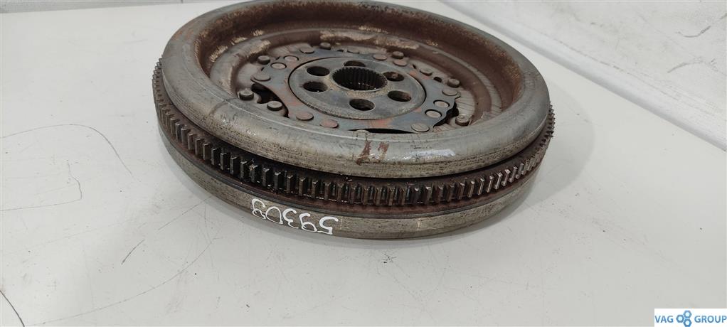 маховик Volkswagen Passat B7 2013, 2.0 л., TDi, дизель, седан, 03L105266AK, BKC, BXE, 03L105266DE, 03L105266DF, 03L105266CL, BJB, CBAA, CBAB, CBDC, CBBB, CFF, CFG, CBAC, 03L105266EG, 03L105266EF - фото №1