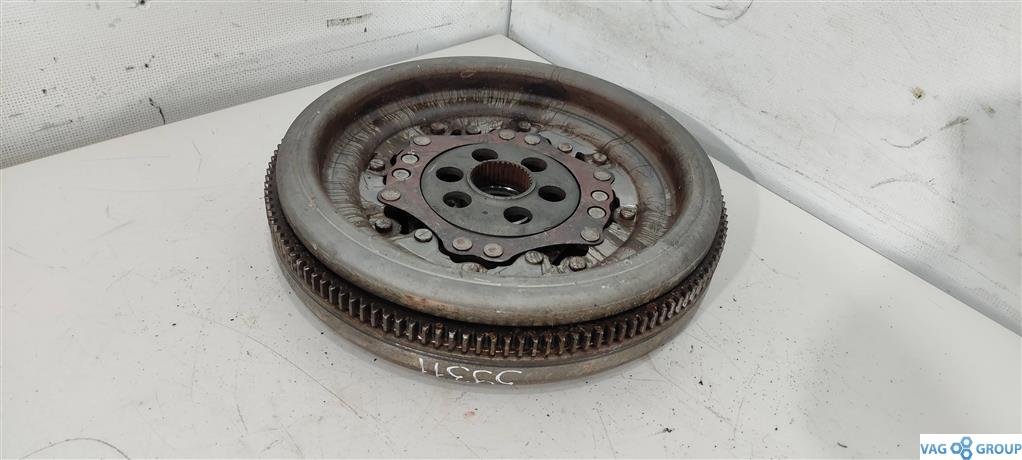 маховик Volkswagen Passat B7 2013, 2.0 л., TDi, дизель, седан, 03L105266AK, BKC, BXE, 03L105266DE, 03L105266DF, 03L105266CL, BJB, CBAA, CBAB, CBDC, CBBB, CFF, CFG, CBAC, 03L105266EG, 03L105266EF - фото №1