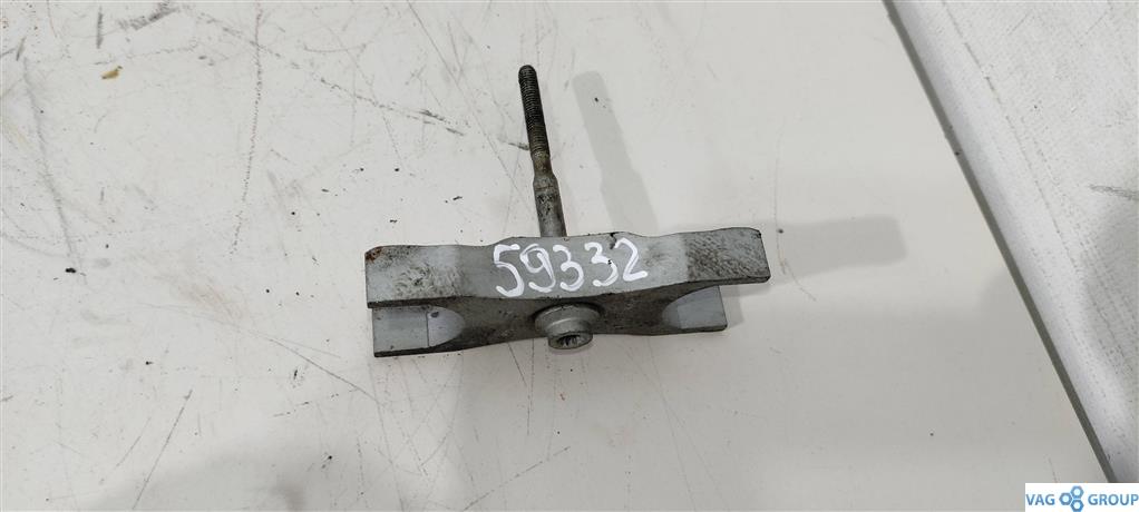 крепление форсунки Volkswagen Passat B7 2013, 2.0 л., TDi, дизель, седан, 03L130216A, CFF, 03L216A - фото №1