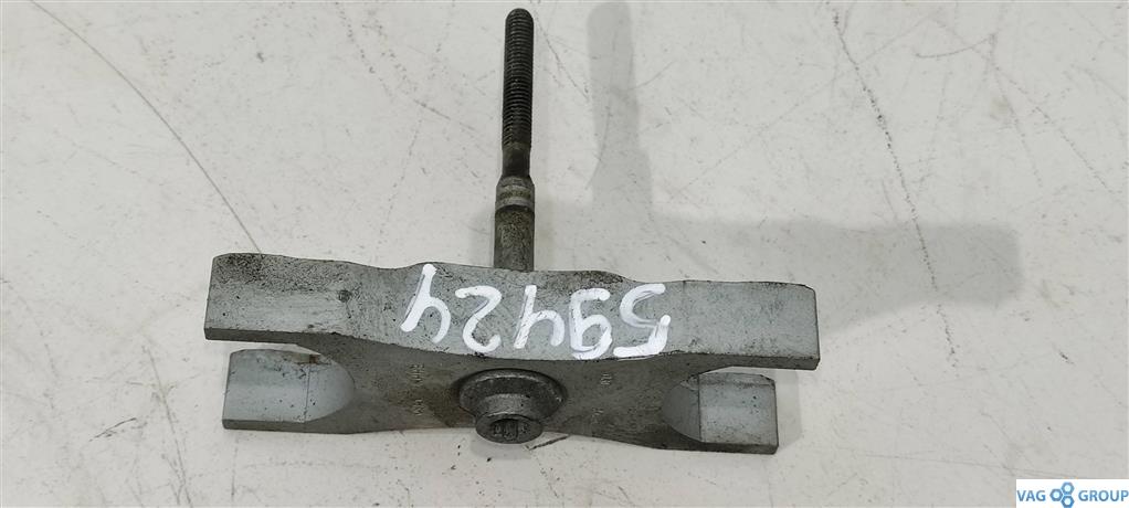 крепление форсунки Volkswagen Passat B7 2013, 2.0 л., TDi, дизель, седан, 03L130216A, CFF, 03L216A - фото №1