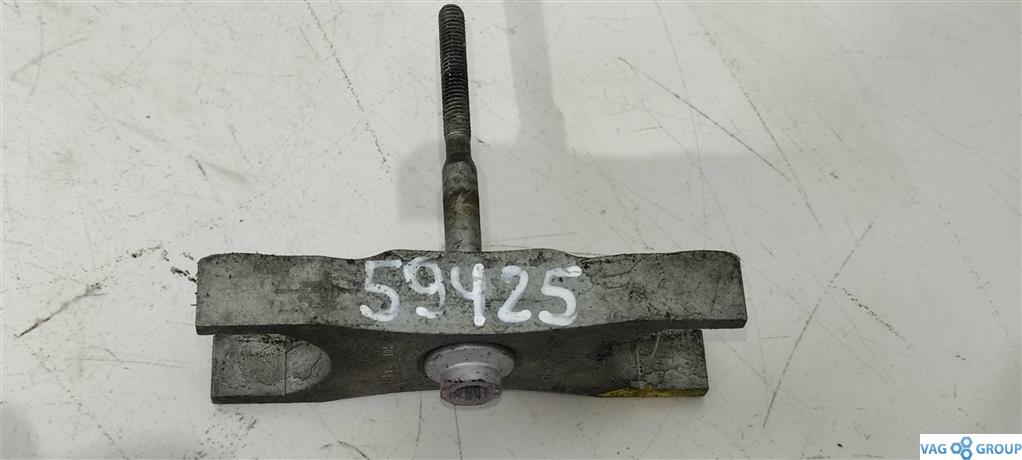 крепление форсунки Volkswagen Passat B7 2013, 2.0 л., TDi, дизель, седан, 03L130216A, CFF, 03L216A - фото №1