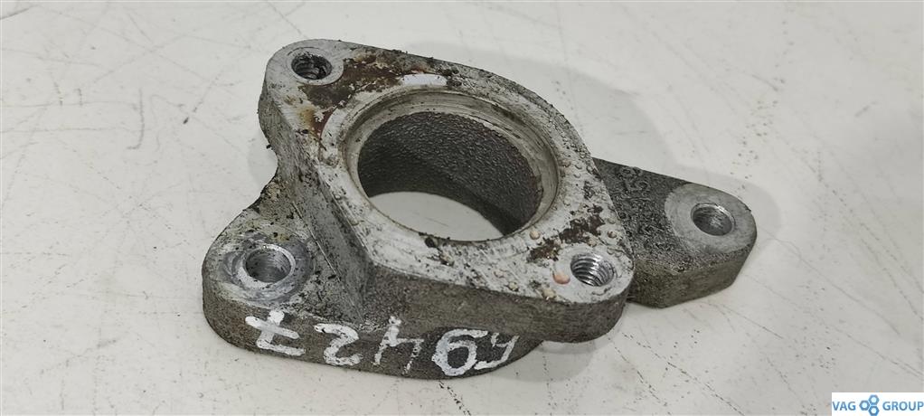 фланец (тройник) системы охлаждения Volkswagen Golf 3 поколение 1994, 1.8 л., бензин, хетчбэк 5 дв., 06A121159, AGR, . - фото №1