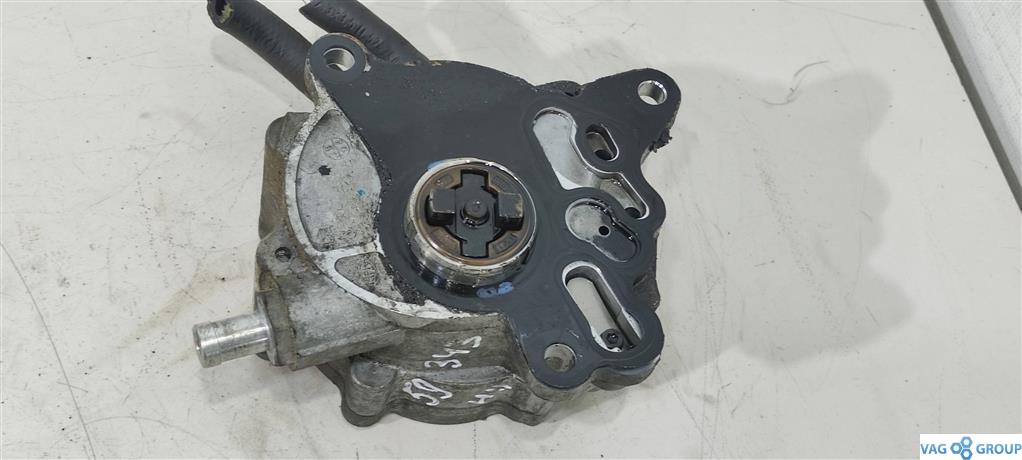 насос вакуумный Volkswagen Passat B6 2006, 2.0 л., TDi, дизель, хетчбэк 5 дв., 03G145209D, 03G145209C, 03G145209, BRE, BKD, BMR, BKP, AZV, BMN, BMA, BUZ, BLB, BNA, BRF, BVG, BUY - фото №1