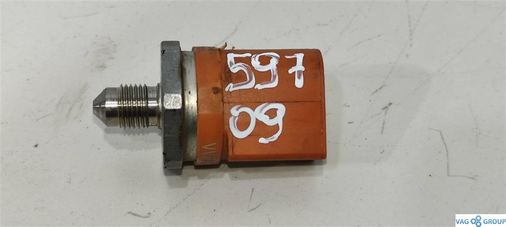 датчик давления топлива Volkswagen Passat B7 2013, 2.0 л., TFSI, бензин, седан, 06J906051, 03C906051H, 06J906051D, 06J906051B, 0261545016, 0261545035, 0261545051, 06J906054B, 0705877232, . - фото №1