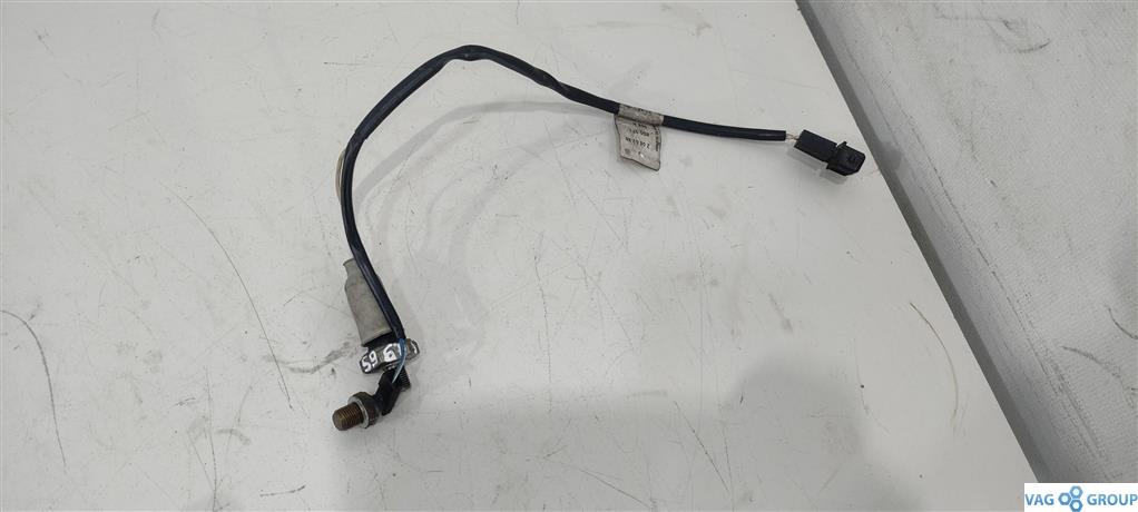 датчик давления масла Audi A4 B6 2000, 1.8 л., бензин, AWM, 068919081, 068919081D - фото №1