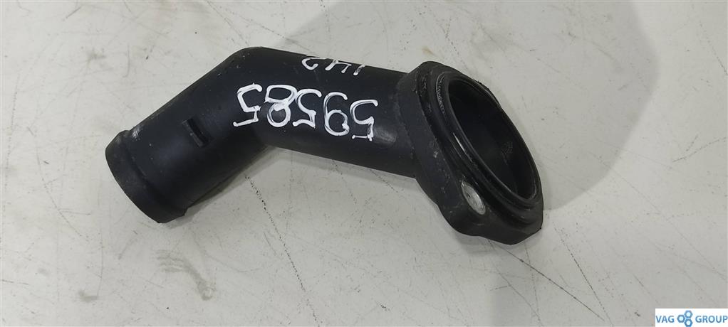 фланец (тройник) системы охлаждения Skoda Octavia 2 поколение (A5) 2005, 1.8 л., бензин, хетчбэк 5 дв., AWT, AWC, 06A121121C, 038121121D - фото №1