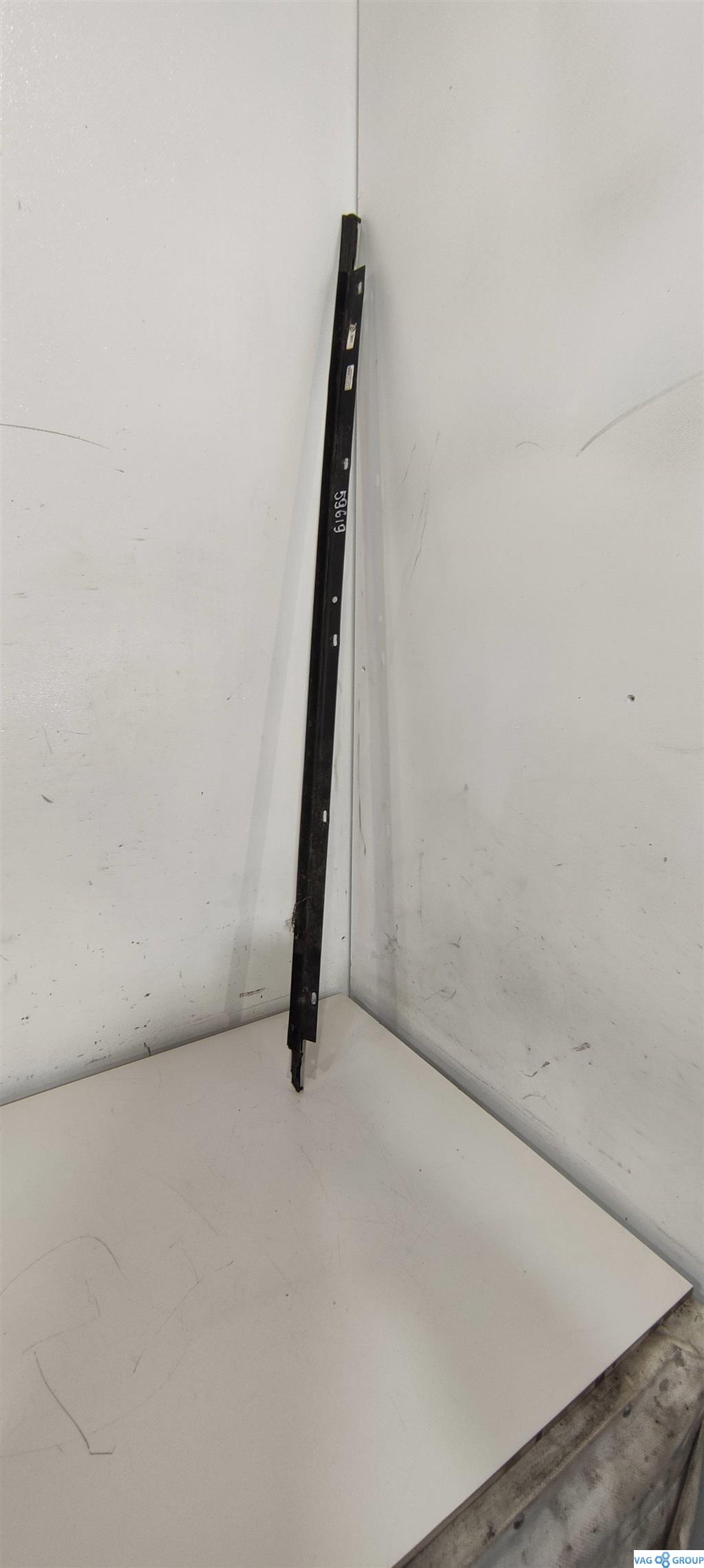 Молдинг стекла двери передней правой наружный Audi A6 4F/C6 2006, бензин, седан, 4F0853284B, . - фото №1